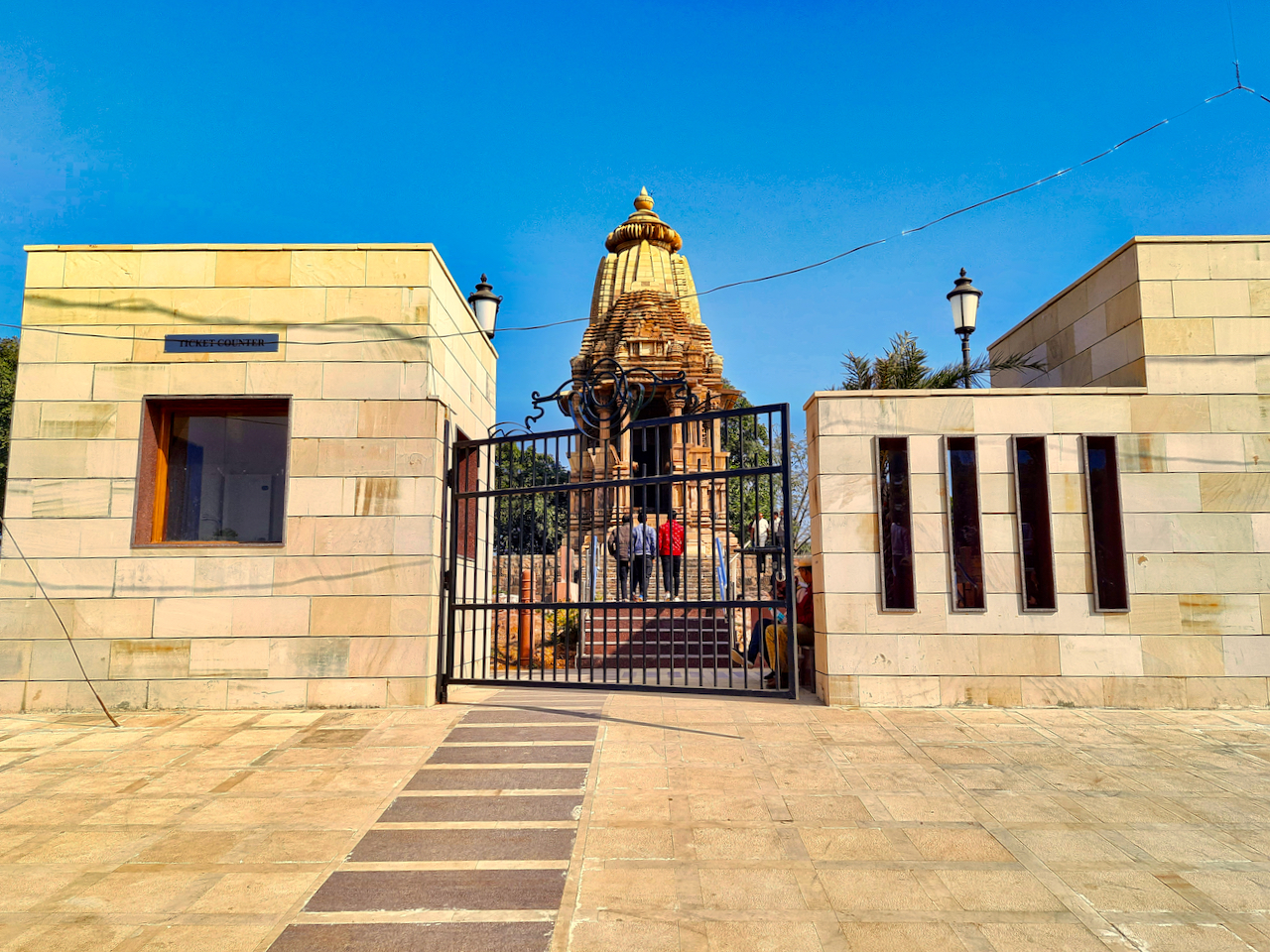 Chaturbhuj Temple, Khajuraho — image 3