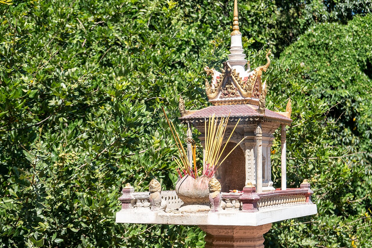 Wat Phnom — image 3