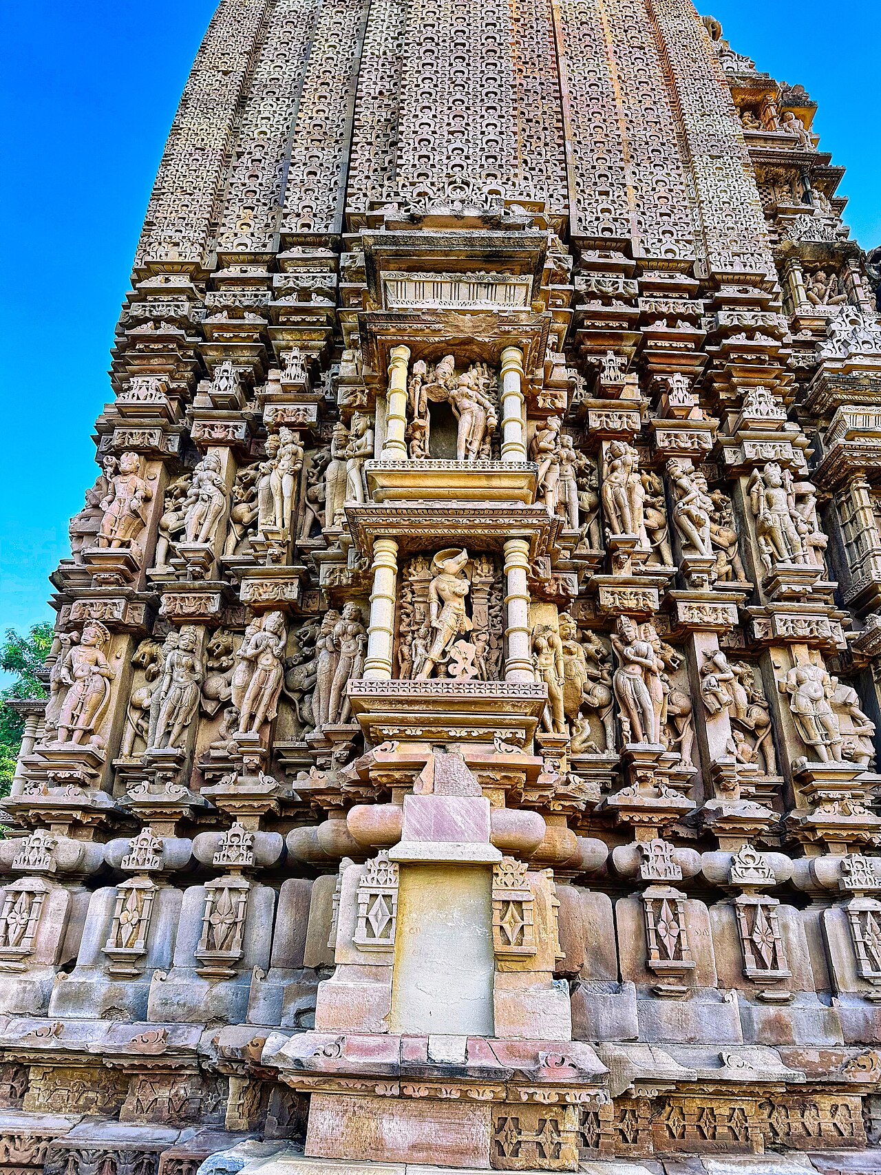 Vamana Temple, Khajuraho — image 2