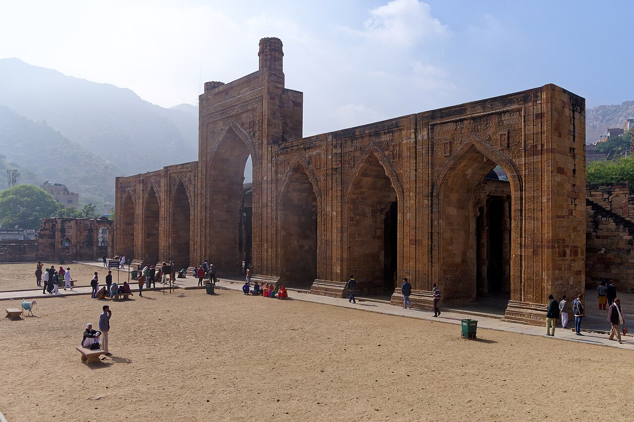 Adhai Din Ka Jhonpra — image 1