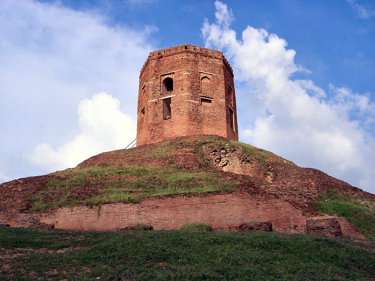 Chaukhandi Stupa — image 1