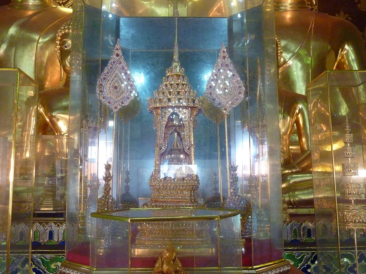 Wat Phra That Hariphunchai — image 2
