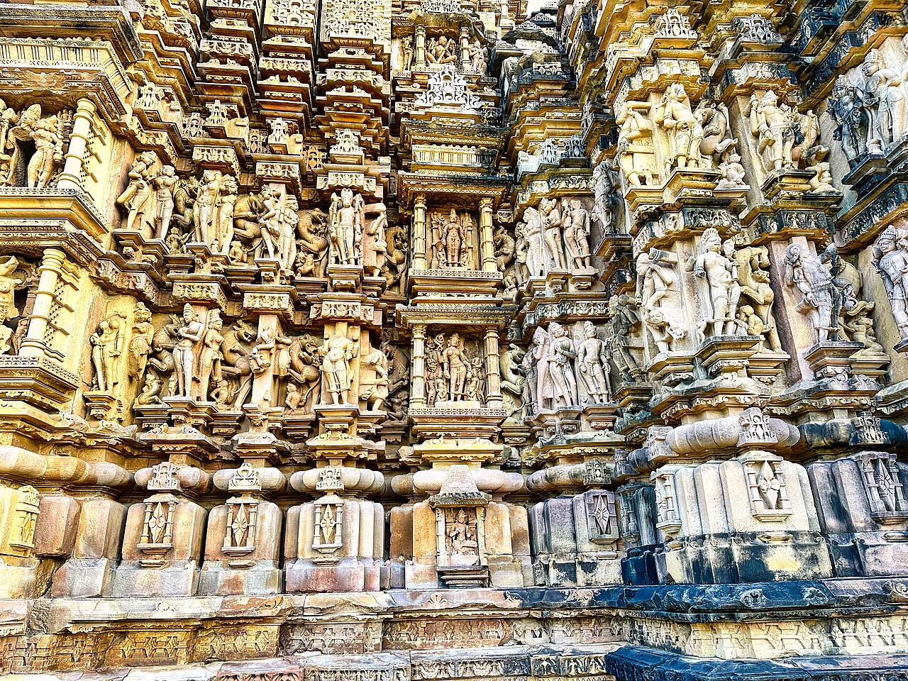 Vamana Temple, Khajuraho — image 3