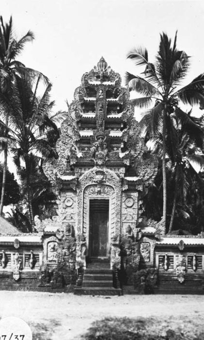Pura Goa Lawah